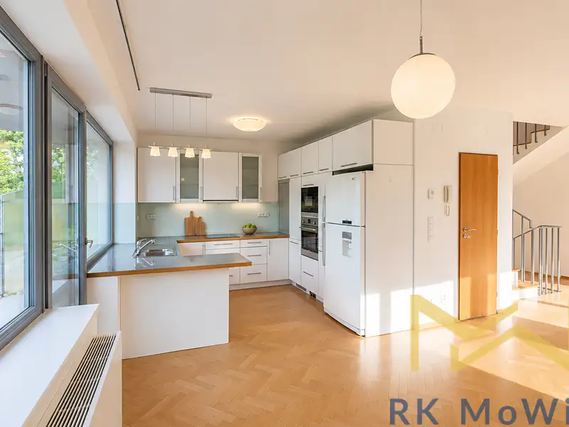 Pronájem rodinného domu 230 m², pozemek 550 m²